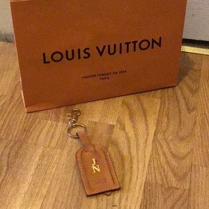 Louis Vuitton luggage tag gold JN